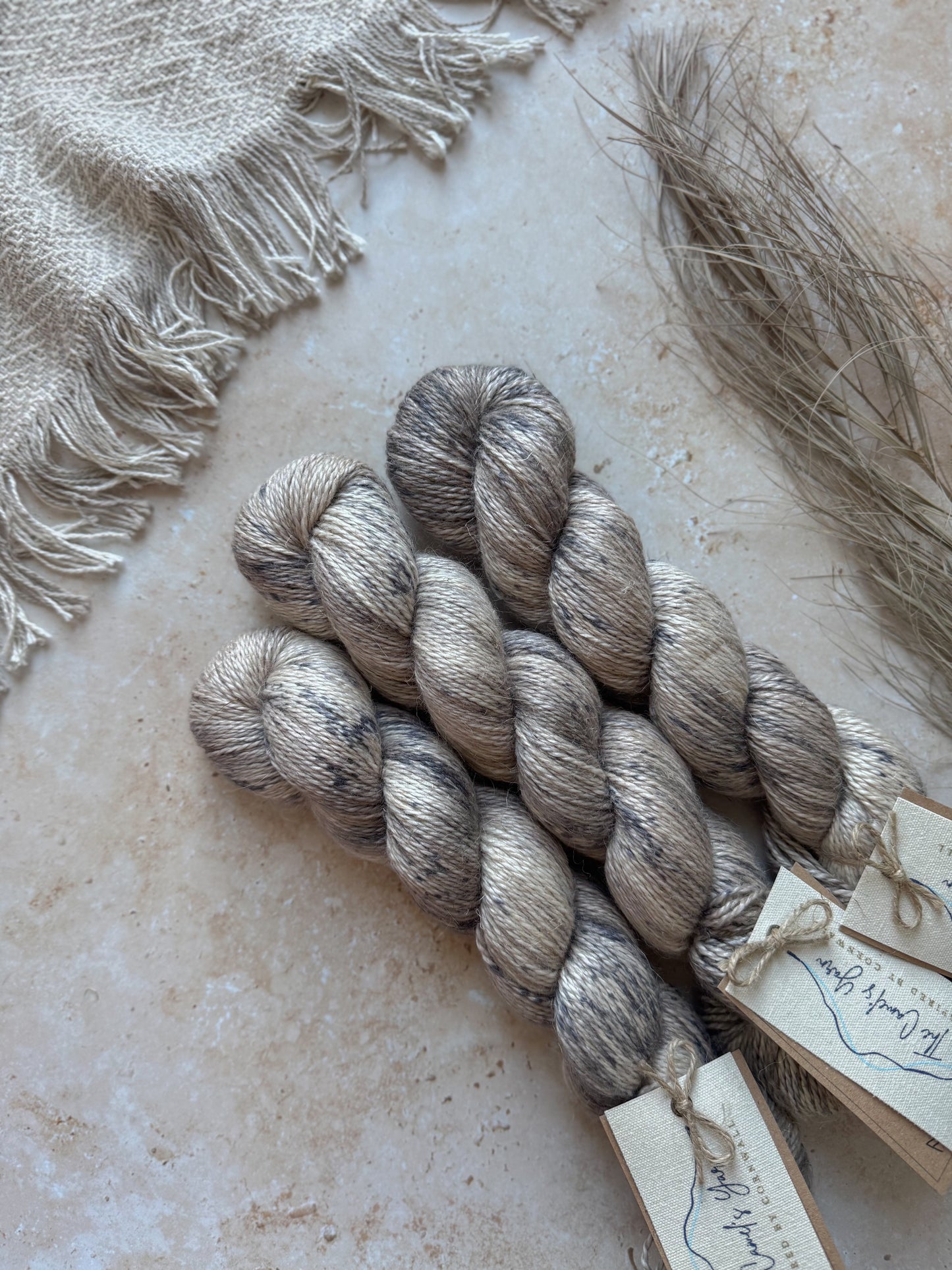 The Fossil Hunter - Linen DK