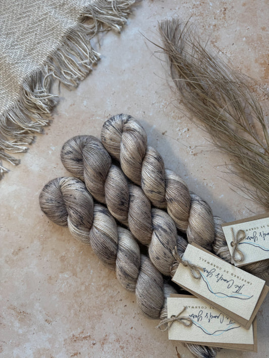 The Fossil Hunter - Linen Fingering